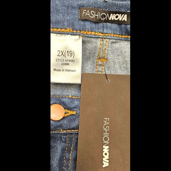 NWT Fashion Nova Plus Size Soft And Stretchy Distressed Jeans. - Picture 11 of 12